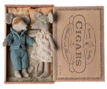 Load image into Gallery viewer, MUM AND DAD IN A CIGARBOX