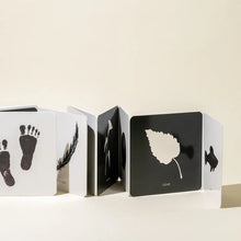 Load image into Gallery viewer, BABY'S TUMMY TIME: BOX OF HIGH-CONTRAST FINE ART BOOKS