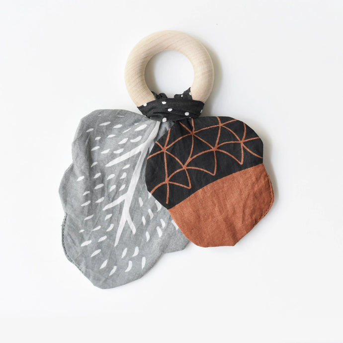 CRINKLE TEETHER - acorn