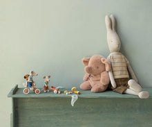 Load image into Gallery viewer, MEDIUM ELEPHANT - Vintage Rose