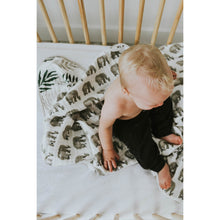 Load image into Gallery viewer, REVERSIBLE QUILT - jungle fern