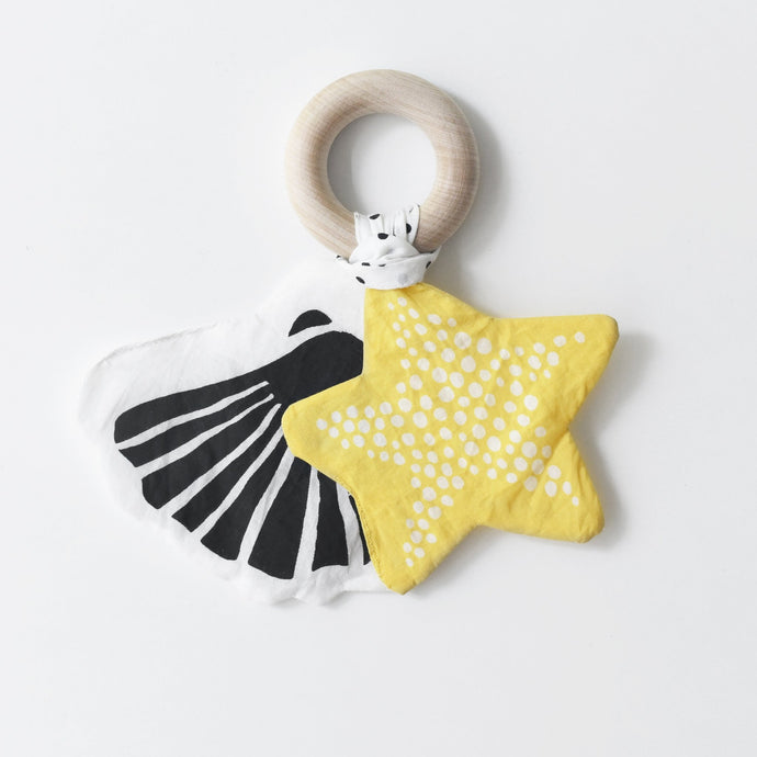CRINKLE TEETHER